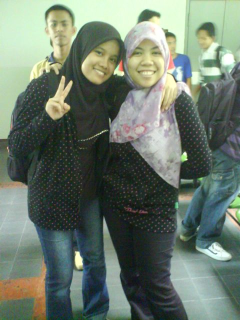 me n fiza with my new sweater but the same sweater with her..=)